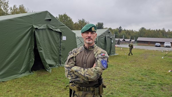 Bojujeme nejprve o hlavu voj�ka, ��k� plukovn�k Ivo Zelinka, velitel 91....