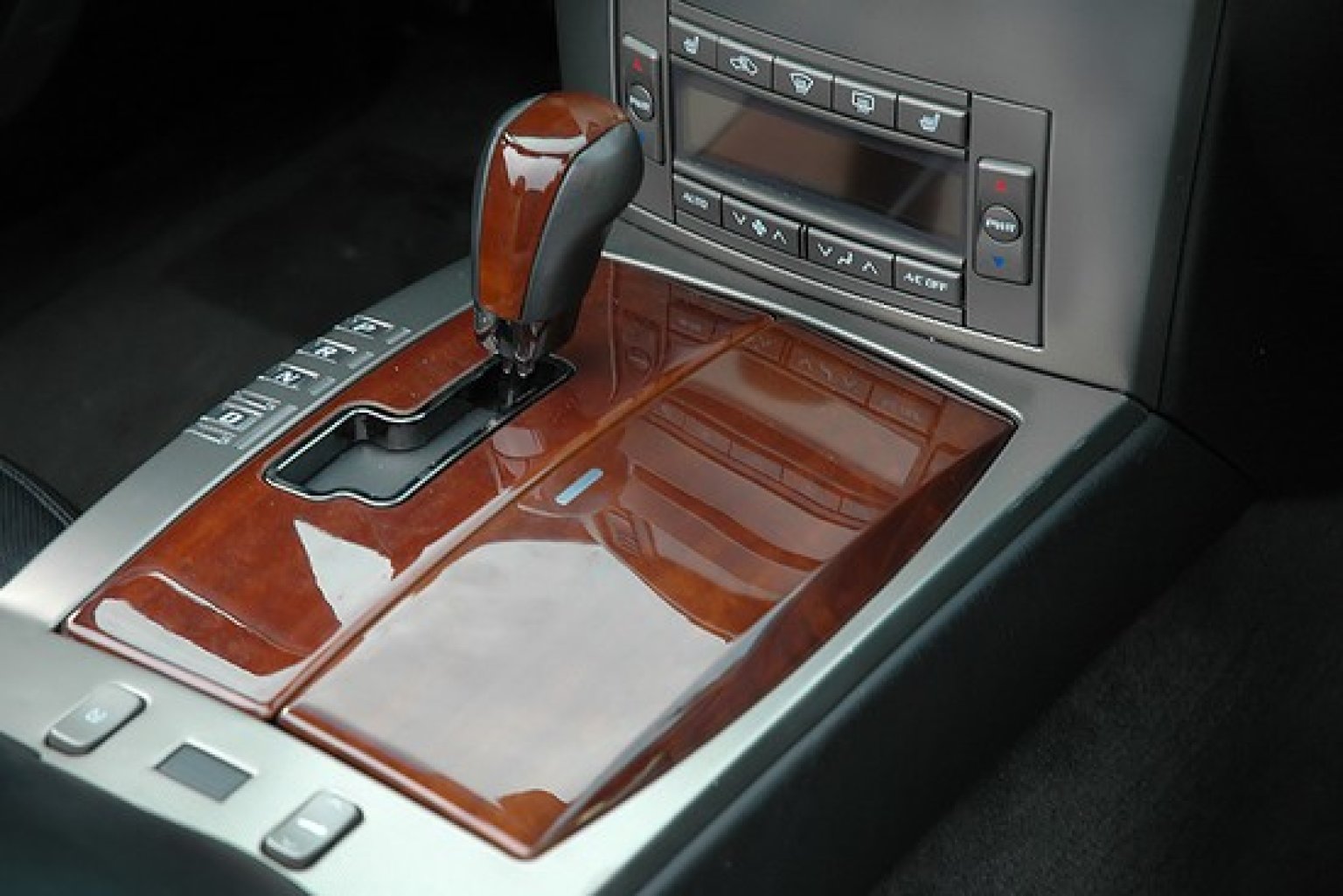 cadillac-xlr-18__550x367_.jpg Cadillac XLR