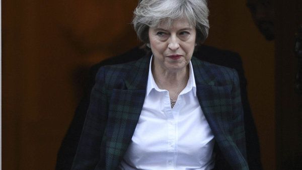 Brit&aacute;nie nem��e b&yacute;t ve vztahu k unii &bdquo;nap�l uvnit� a nap�l venku&ldquo;, �&iacute;k&aacute; britsk&aacute; premi&eacute;rka Theresa Mayov&aacute;