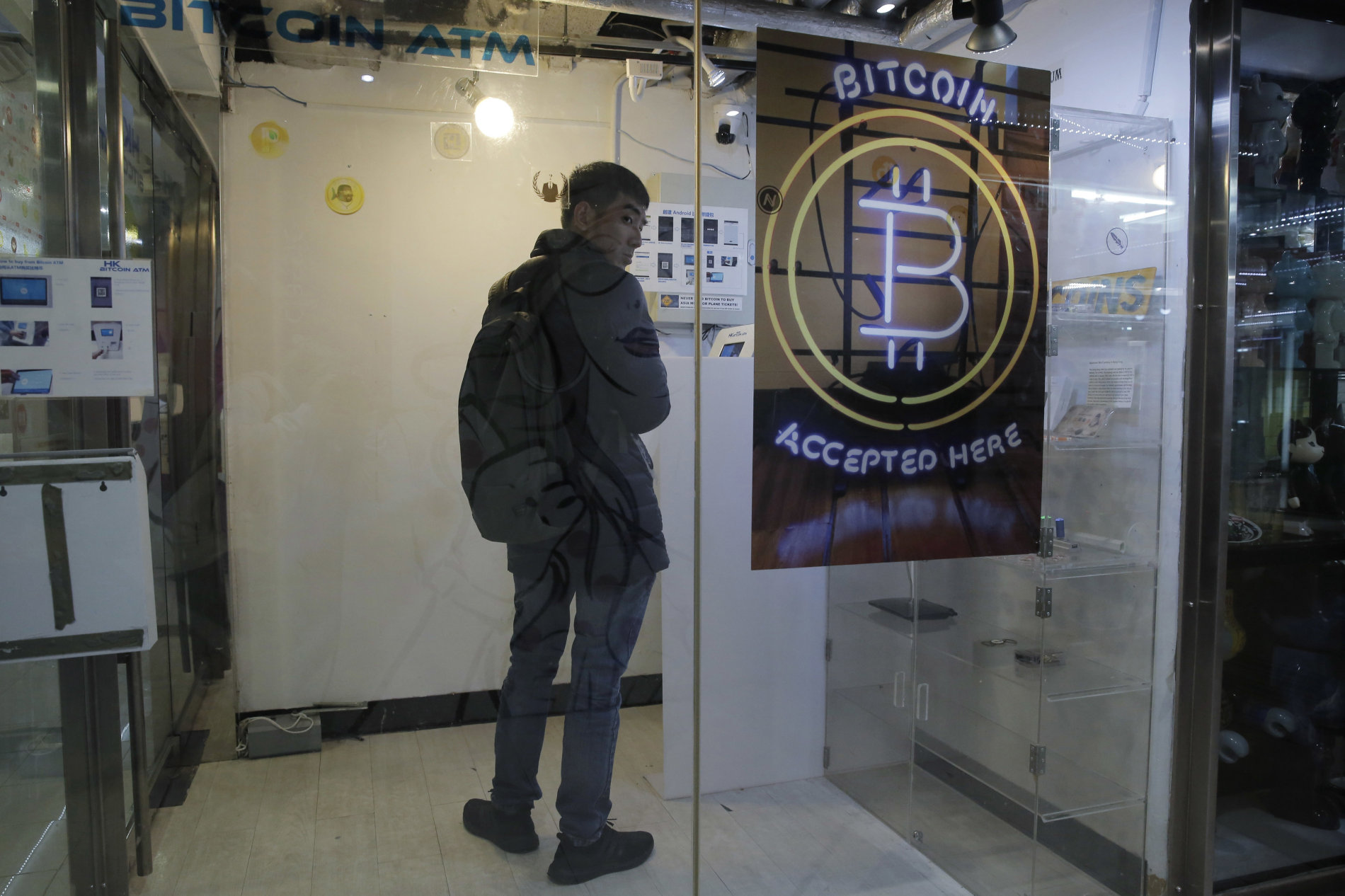 Rus koupil v Praze byt za 35 bitcoinů. Jde teprve o druhou nemovitost na  světě, za kterou někdo zaplatil virtuální měnou | Hospodářské noviny (HN.cz)