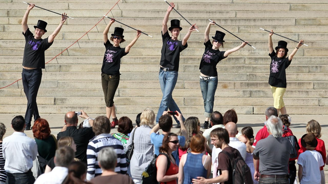Happening na podporu oslav Dne stepu se konal v ptek na schodech ped praskm Rudolfinem
