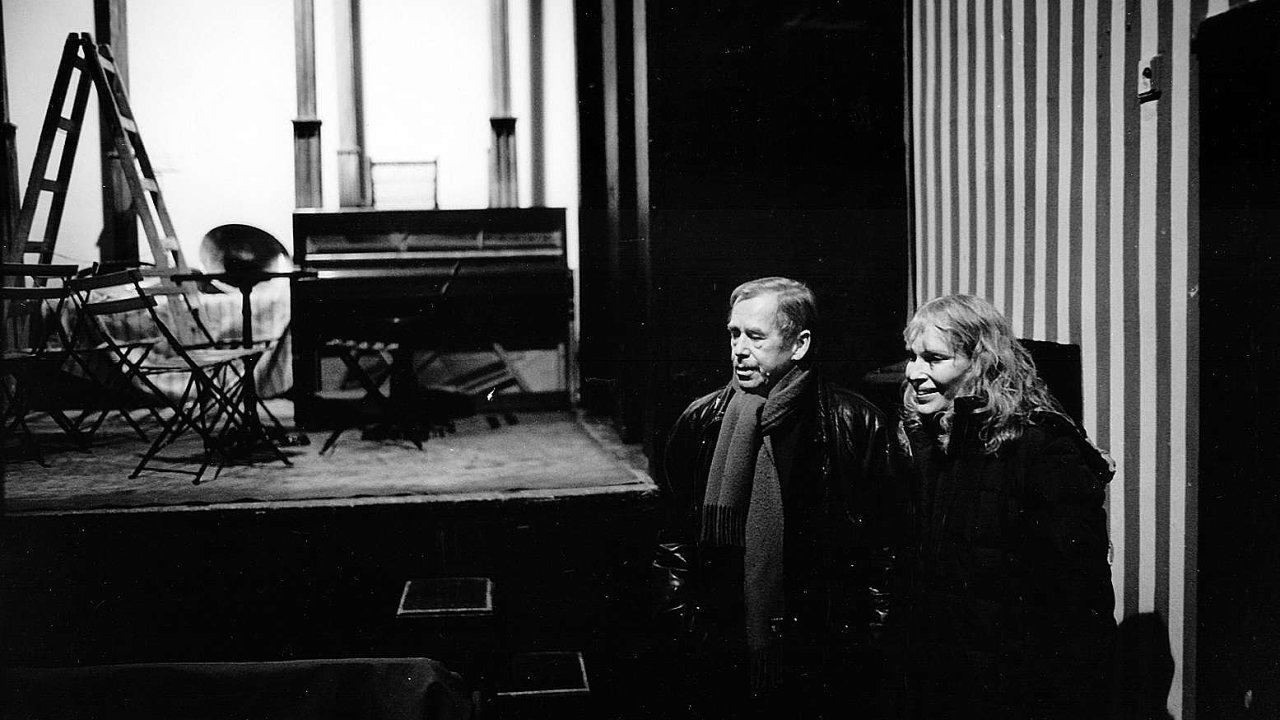 Havel s herekou Miou Farrow v Divadle Na zbradl.