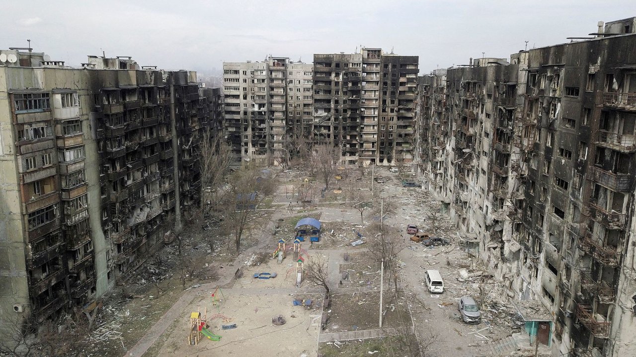 Mariupol, Ukrajina, válka, znièené domy