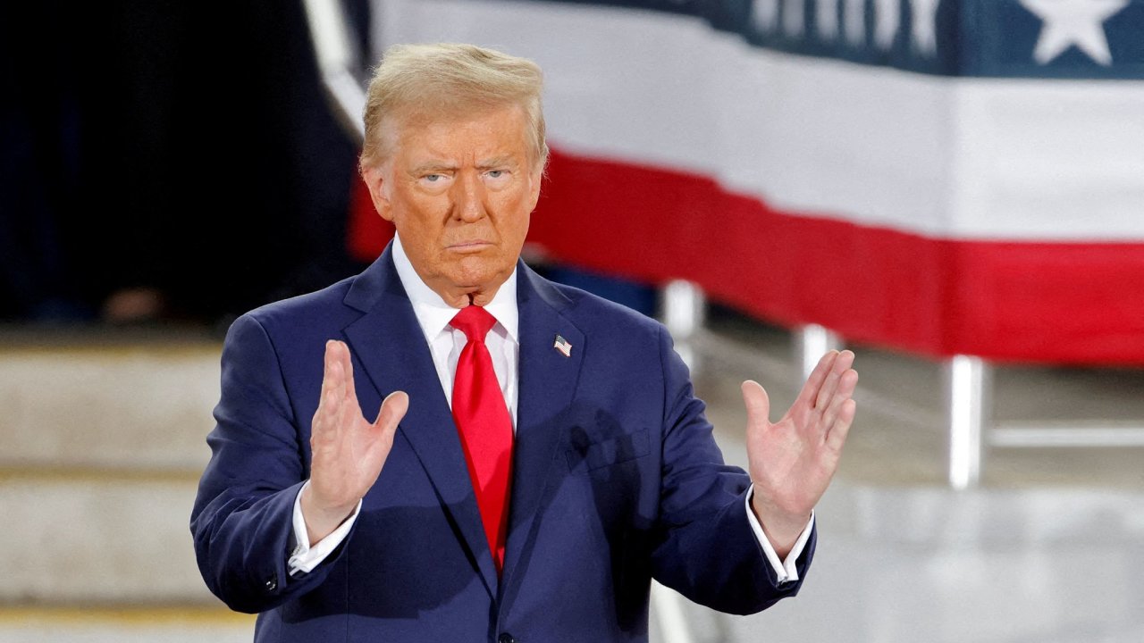 Lednov nvrat Donalda Trumpa do Blho domu vyvolv obavy z vmovn prezidenta do rozhodovn Fedu.