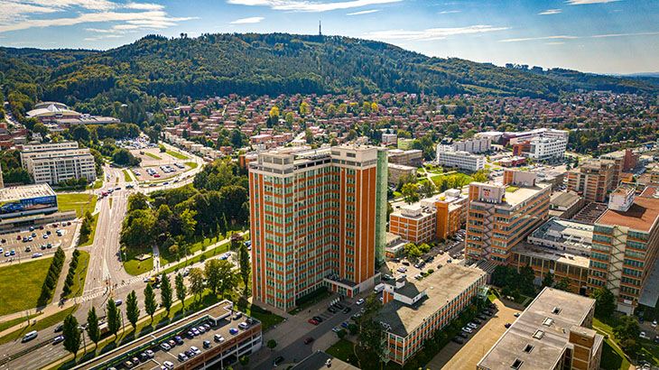 tovrn arel s 21. budovou – Baovm mrakodrapem
