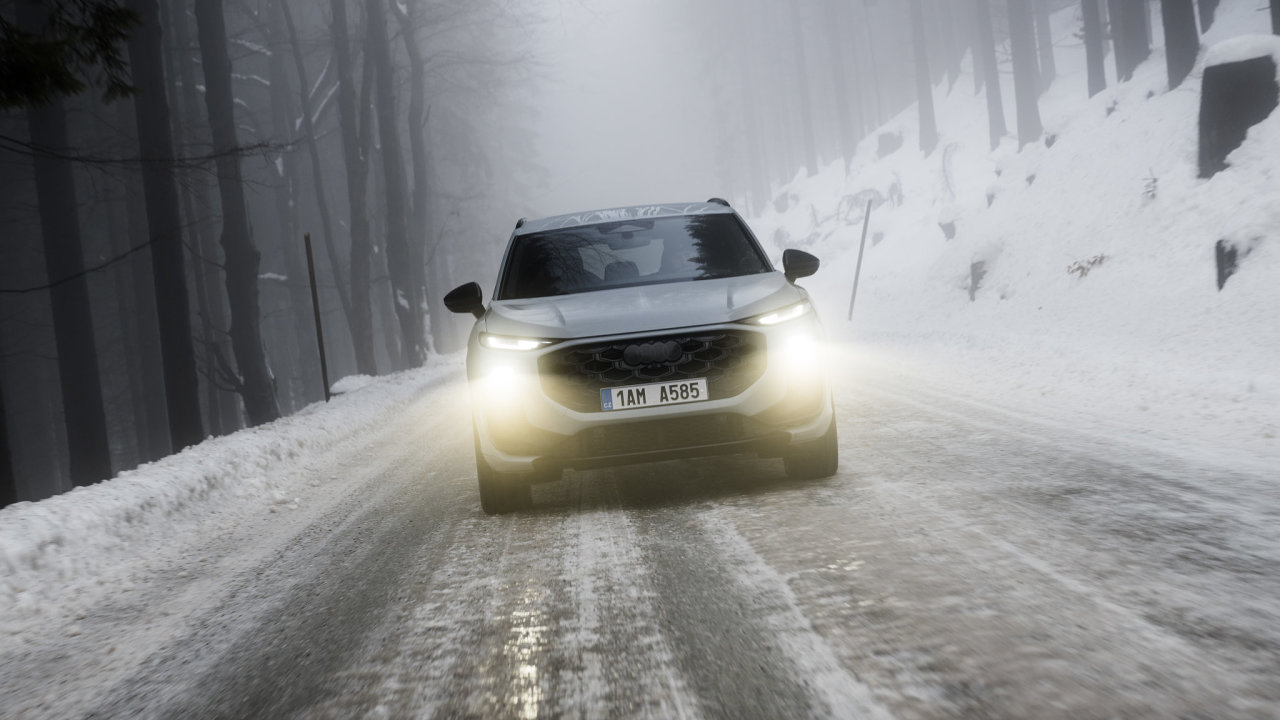 Audi za�alo v �esku prod�vat prvn� auto s digit�ln�mi sv�tlomety Matrix LED.