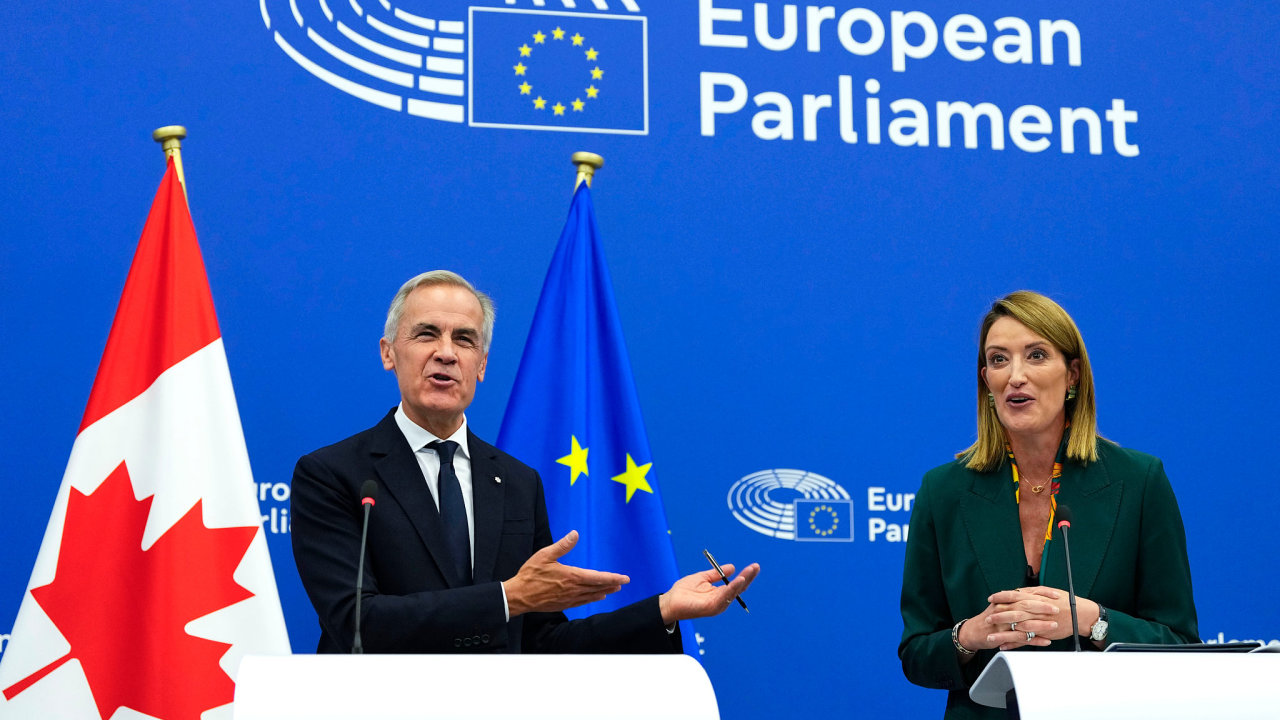 Premi�r Mark Carney a p�edsedkyn� Evropsk�ho parlamentu Roberta Metsolaov� se...