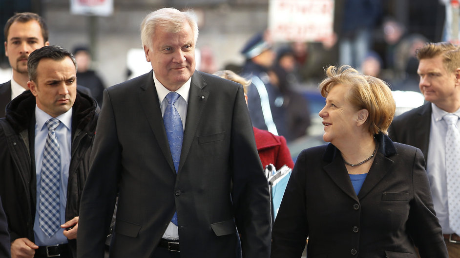 Nmeck kanclka Angela Merkelov a pedseda CSU Horst Seehofer