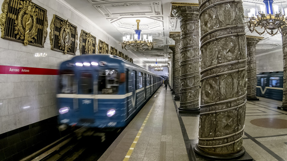 I pes nkter obte stle plat, e pro esk vvozce jsou v Rusku atraktivn obory. Na snmku je stanice metra v Petrohradu.
