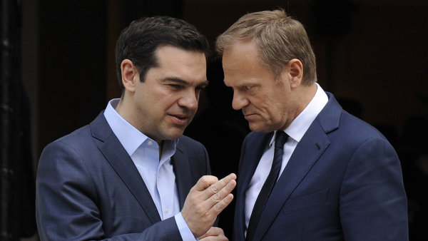 Řecký premiér Tsipras (na snímku při včerejším setkání s prezidentem Evropské rady Donaldem Tuskem) obviňuje věřitele z obstrukcí. jarvis_58e5330b498e75af6ee48c85.jpeg
