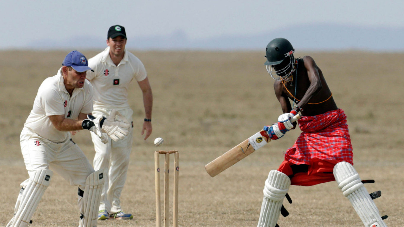 Mustvo britskch ozbrojench sil se utkalo v rmci charitativnho turnaje s celkem Maasai Cricket Warriors, tedy Masajskmi kriketovmi vlenky.