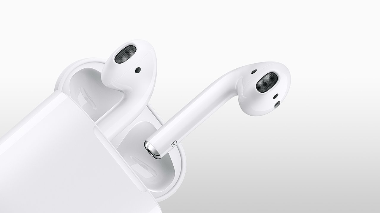 Souasn model Apple Airpods kvli svmu designu nedoke dostaten izolovat posluchae od okol a kvalita zvuku tedy neodpovd cen.