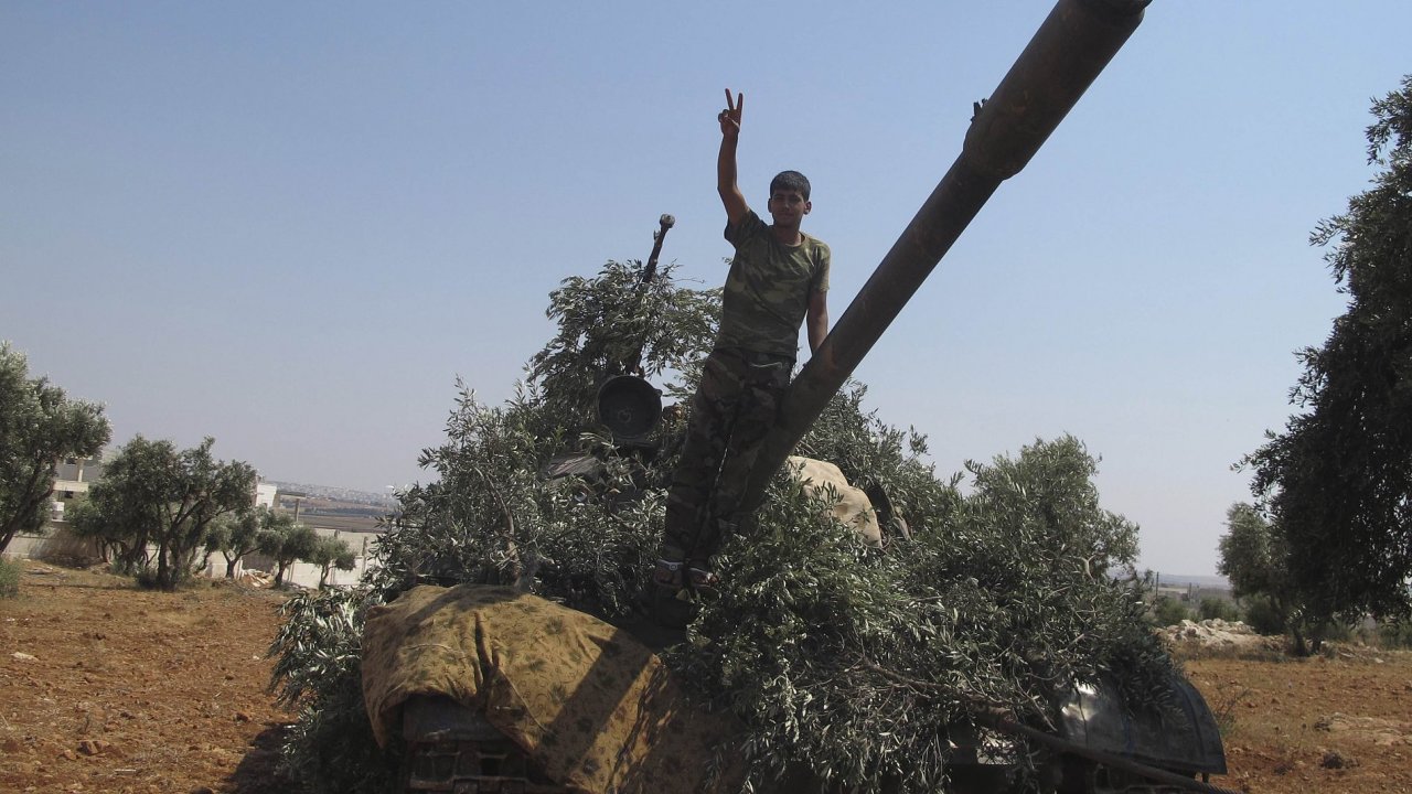 Povstalec na jednom z tank ukoistnch Asadov armd