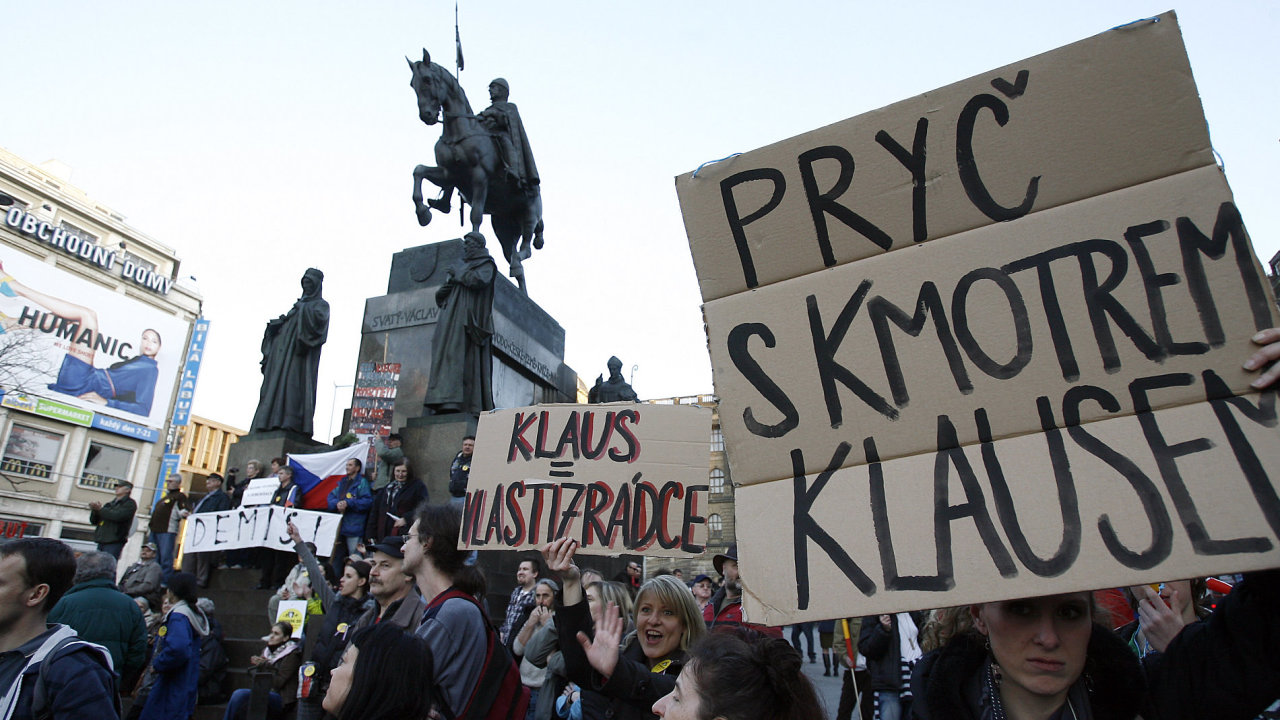 Demonstrace proti vld a prezidentovi na Vclavskm nmst