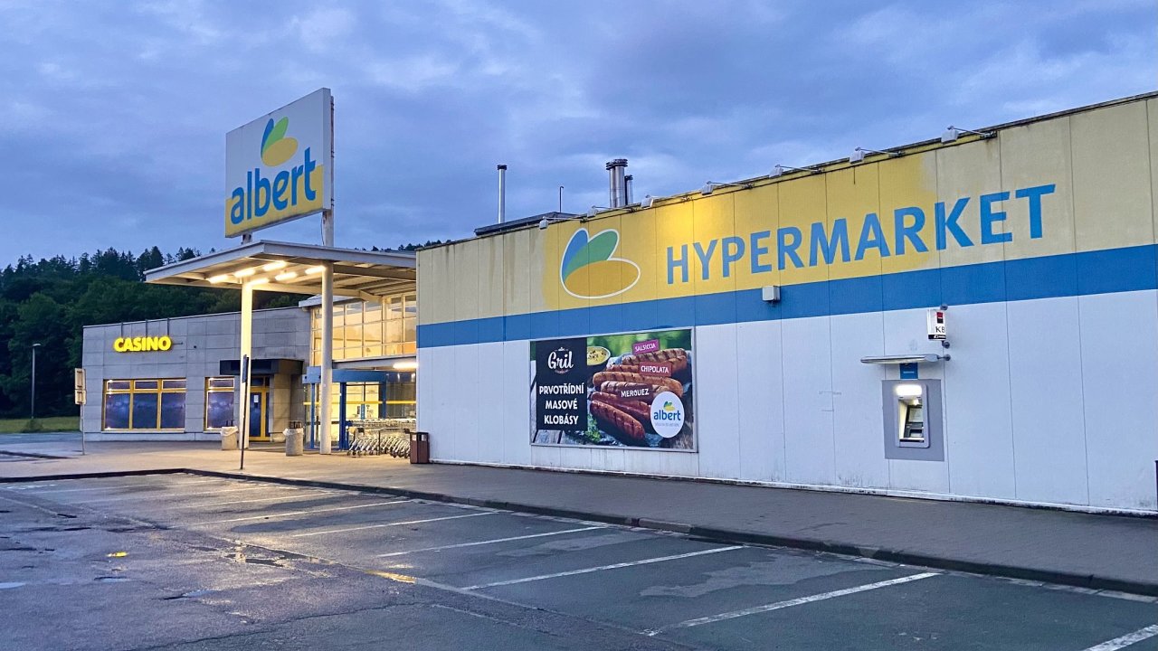Konec po 27 letech. Hypermarket tady oteveli v roce 1998, tehdy patil mezi prvnch deset Hypernov v esku.