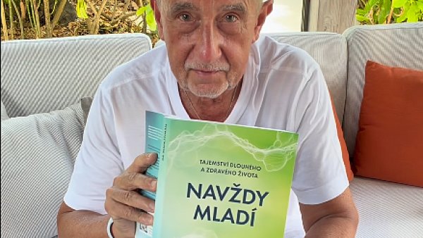 Vrtěti Leničkou a smyslem života. Andrej Babiš v negližé předvedl degeneraci politiky, ale i řádný kus rafinovanosti