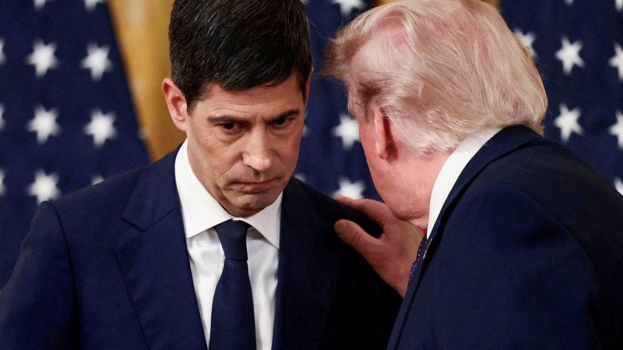 Kevin Warsh v den jmenov�m�. Kone�n� m� Fed hlavu podle Trumpova gusta. Te�...