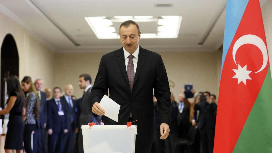 zerbjdnsk prezident Ilham Alijev ve volebn mstnosti