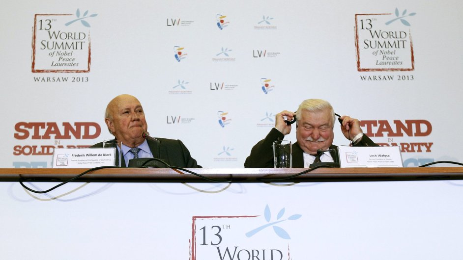 Lech Walesa (vpravo) na snmku s bvalm prezidentem JAR Frederikem Willemem de Klerkem