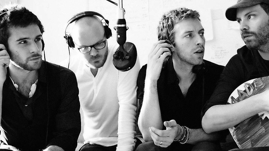 Coldplay (Chris Martin druh zprava) u nejsou plachou kytarovou kapelou.