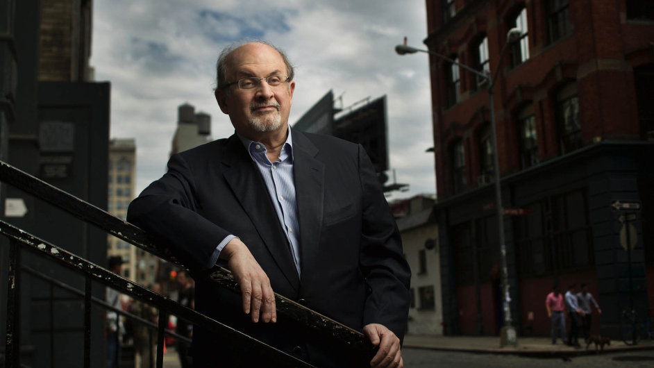 Sir Salman Rushdie na aktulnm snmku z New Yorku, kde dnes ije.