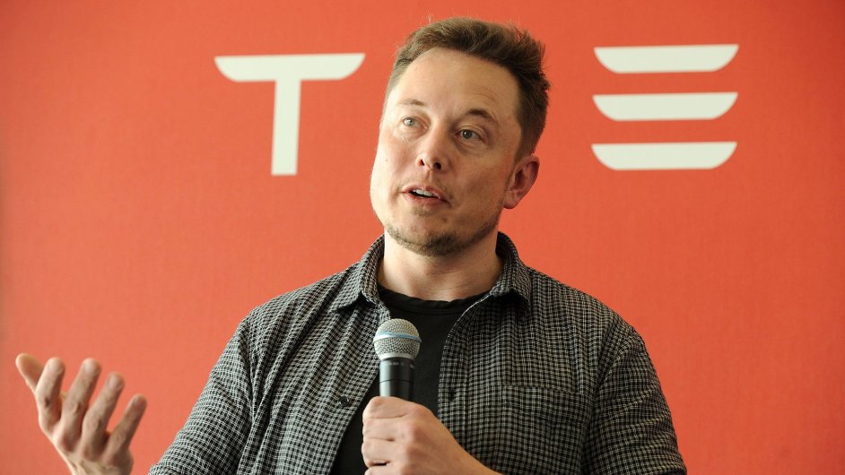 Elon Musk, stavba gigatovrny Tesla
