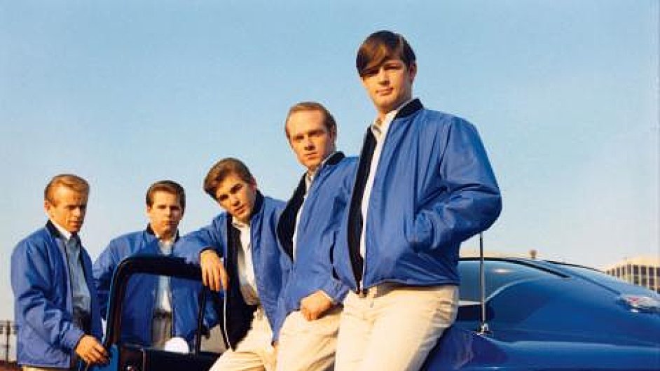 Zvuk kapely The Beach Boys je pln harmonickch melodi a przranch vcehlas.