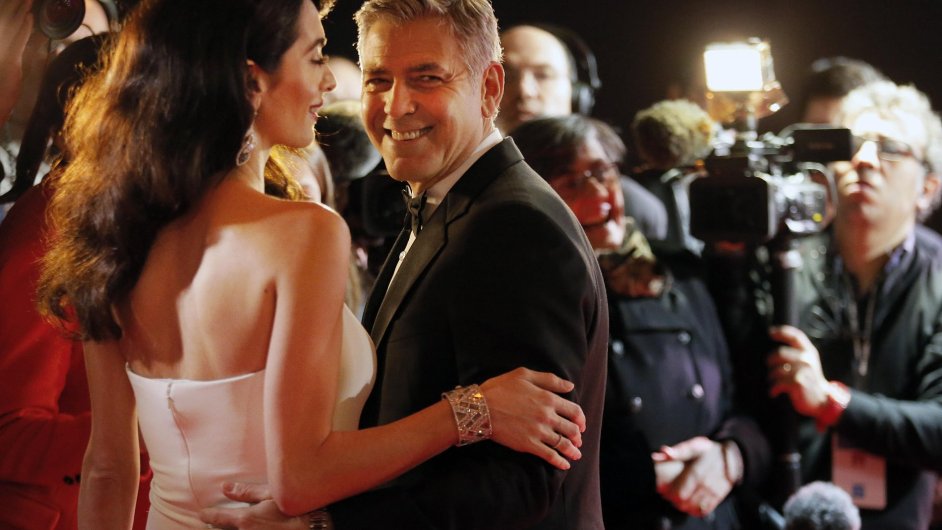 Udlen cen Csar se zastnil tak herec George Clooney s manelkou Amal.
