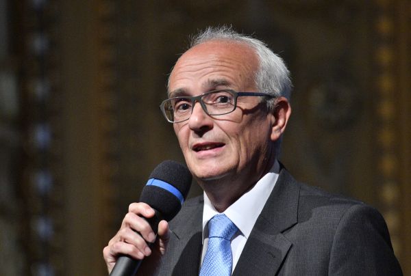 Na sn&iacute;mku je �editel N&aacute;rodn&iacute;ho divadla Jan Burian.