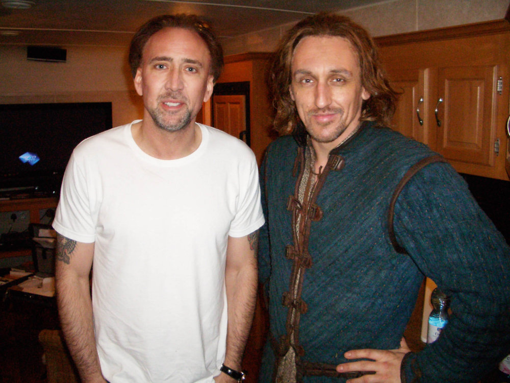 Pestrý život Vladimíra Furdíka. Jako kaskadér se účastní velkolepých filmových bitev po boku hollywoodských hvězd jako Nicholas Cage...