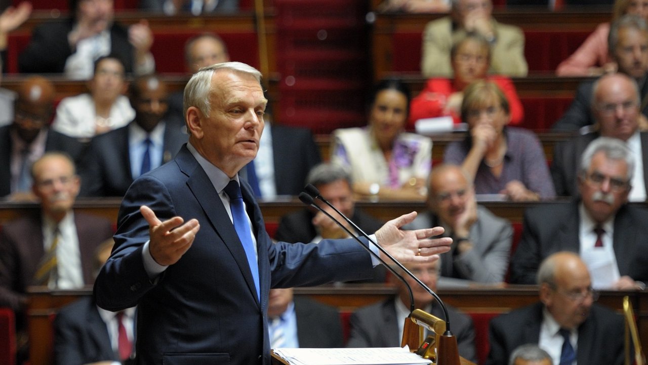 Francouzsk premir Jean-Marc Ayrault pi projednvn rozpotu