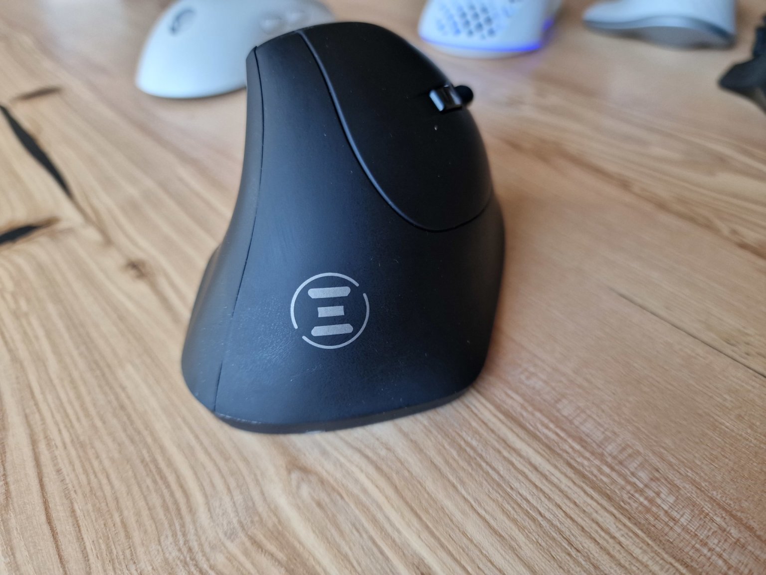 Eternico Vertical Wireless Mouse MV300 sz na ergonomii a nzkou cenu