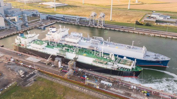 Česko našlo náhradu za LNG z Nizozemska. Získalo podíl v německém terminálu Stade