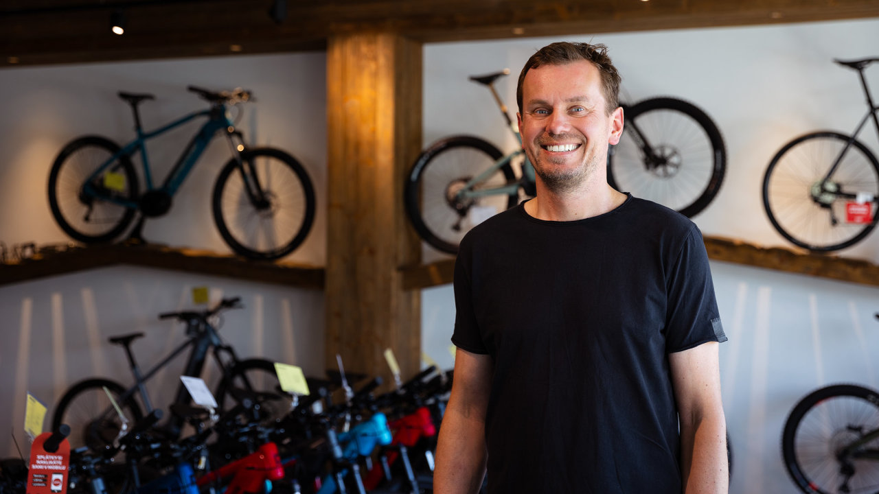Jan Schindler – zakladatel a jednatel sítě prodejen a e-shopu Mojekolo.