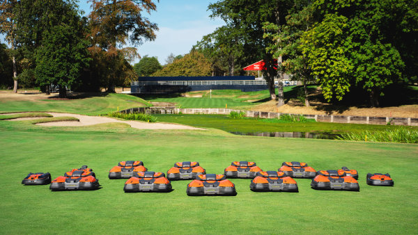 Robotick� seka�ky Husqvarna CEORA na h�i�ti The Belfry