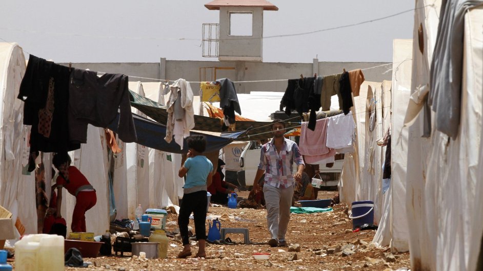 Uprchlick tbor v syrskm Azazu u hranic s Tureckem