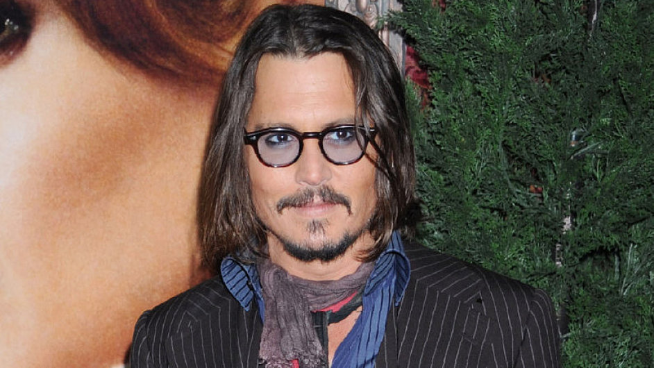 Herec Johnny Depp je vyhlen neotelm stylem oblkn.
