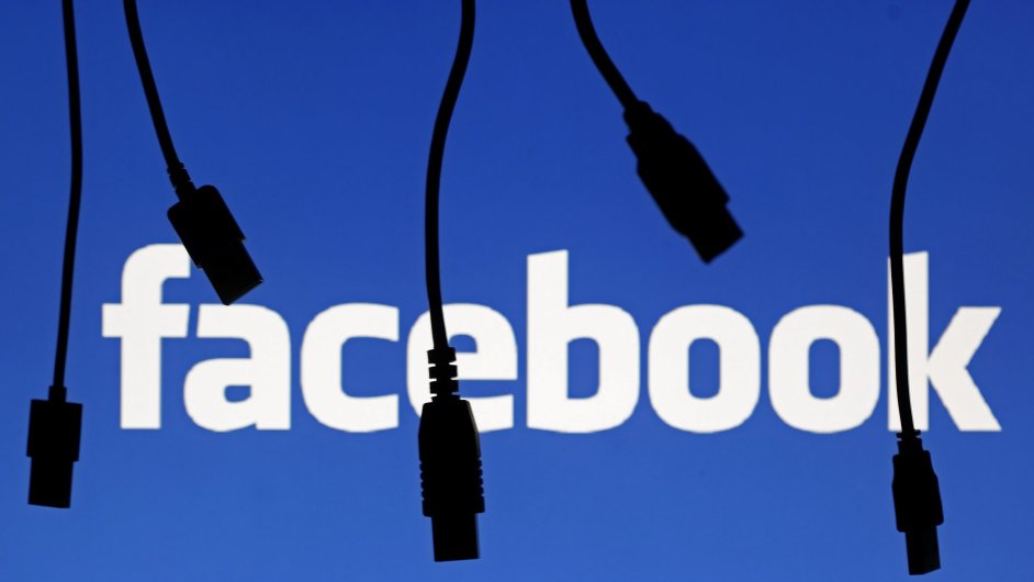 Sociln st Facebook a Instagram mly v ter rno globln vpadek.