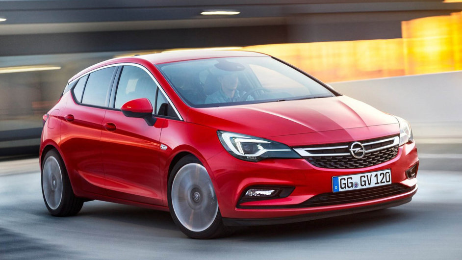 Nov generace Opelu Astra se prodv od 319 900 korun.