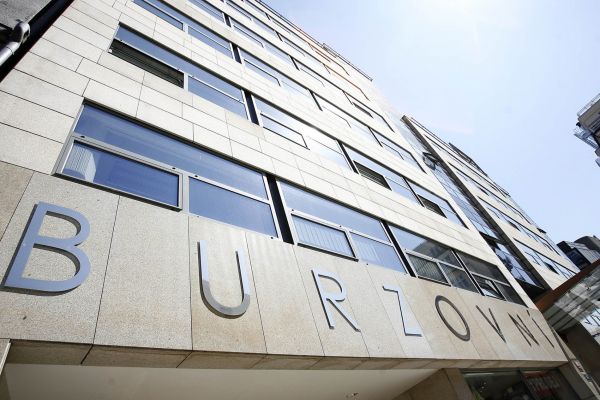 "Pra�sk&aacute; burza p�ekonala polskou burzu, kter&aacute; dvoucifern� klesala kv�li nov&yacute;m dan&iacute;m," popisuje V&aacute;clav Km&iacute;nek z Patria Finance.