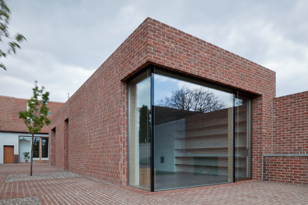 Dům v cihlové zahradě, Prušánky / Jan Proksa, Architekt (2016)
