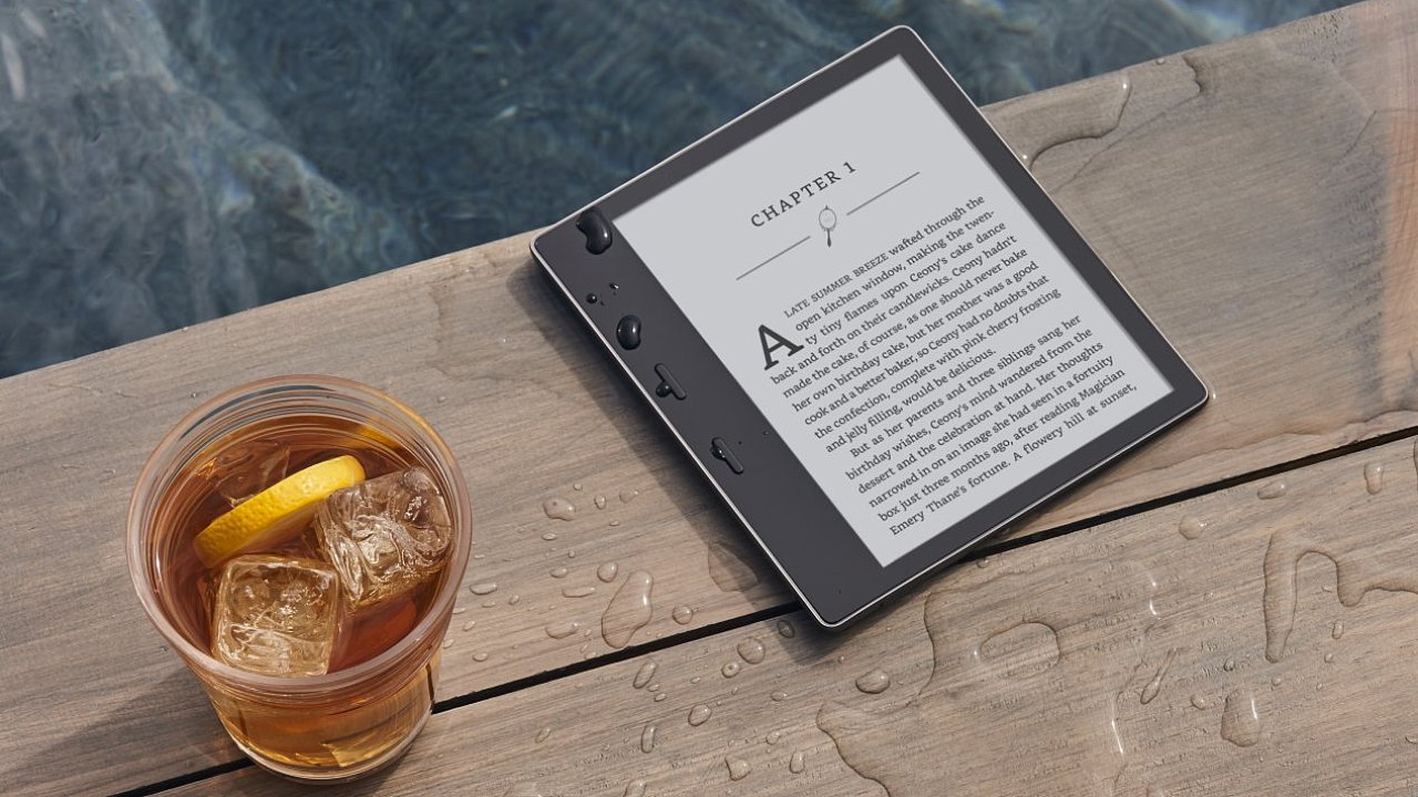 Nová čtečka Kindle Oasis se blíží k ideálu. Můžete s ní jít i plavat a