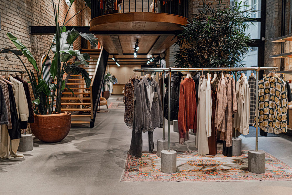 První kamenný butik své značky otevřela Sandra Sandorová doma v Budapešti.
