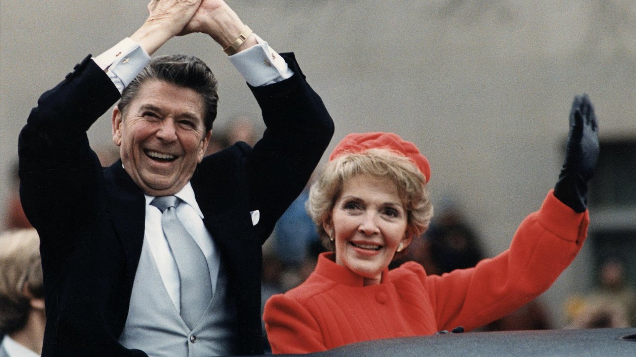 Ronald Reagan a jeho ena Nancy v roce 1981