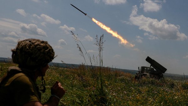 Rusové postupují na Avdijivku a Lyman. Na celé frontě se odehrávají prudké boje