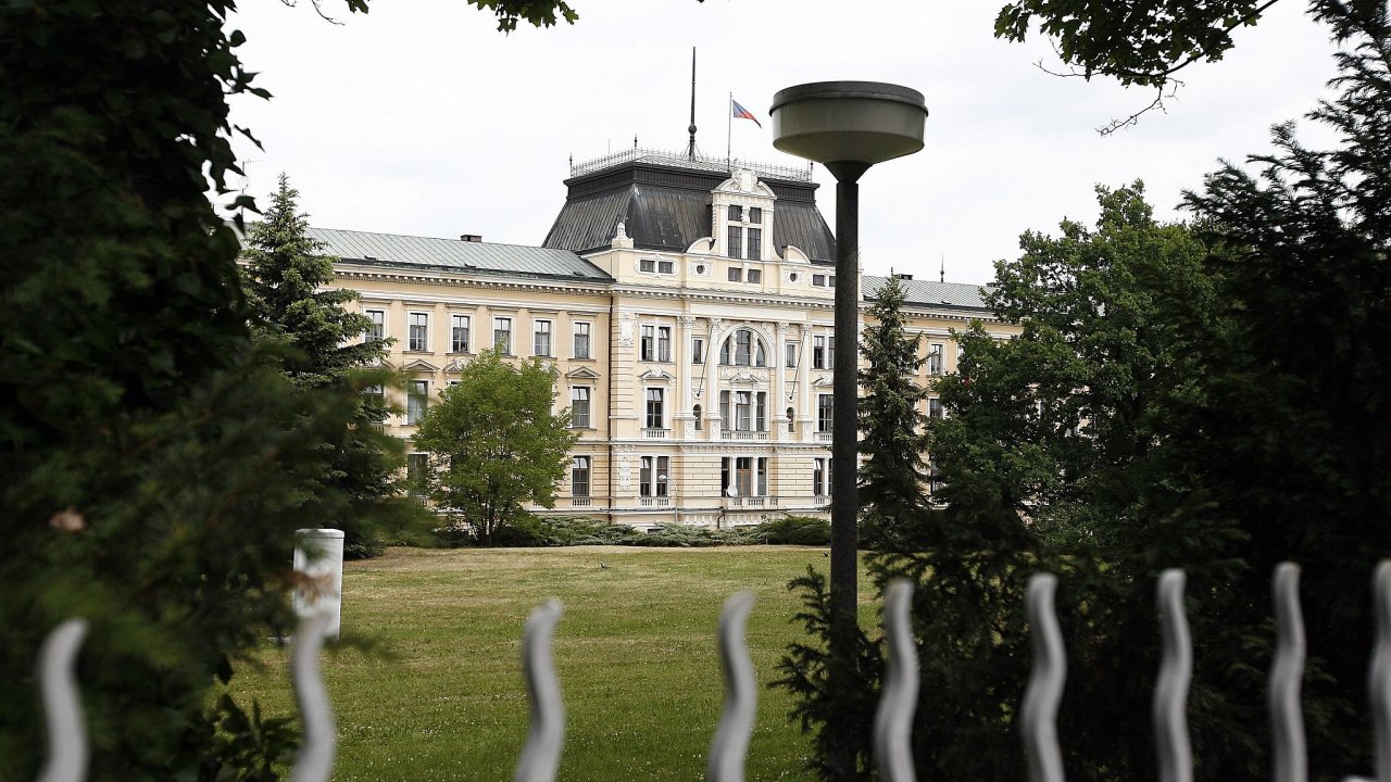 Ministerstvo obrany bylo pro �esk� zbrojn� firmy �lovi�t�m� v�dy. Posledn�...