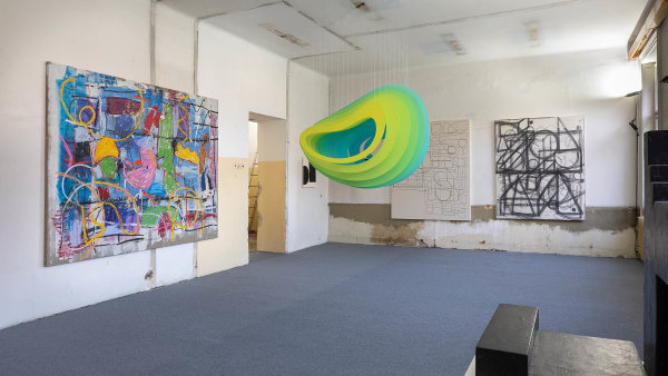 V�stava J&T Banka Art Index Pop‑Up. D�la autor� Martina Luk��e, Davida...