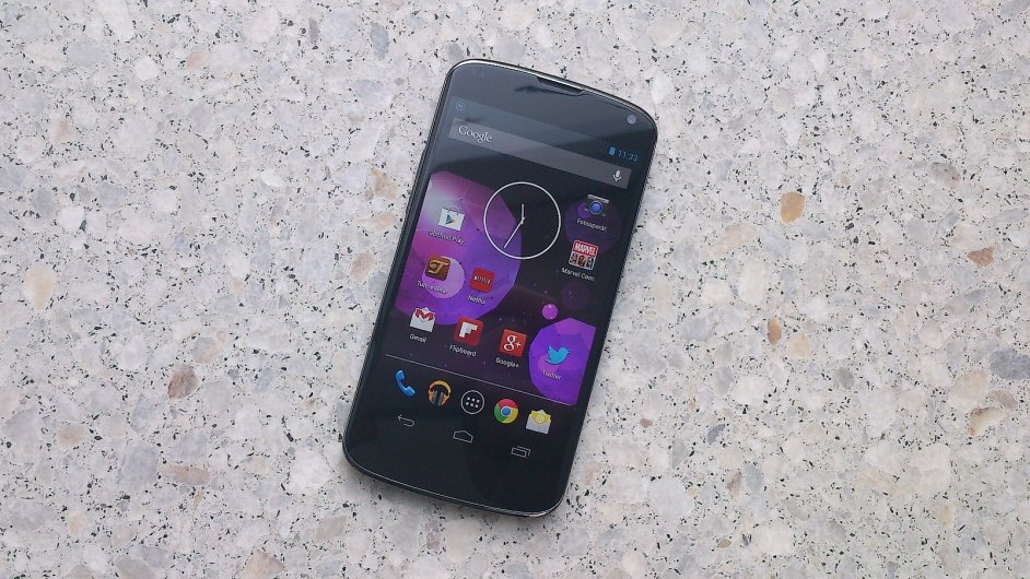 LG Nexus 4: Chytr telefon od Googlu
