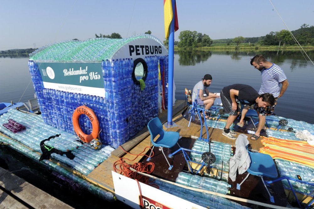 Loď Petburg na cestě z Nymburka do Hamburku