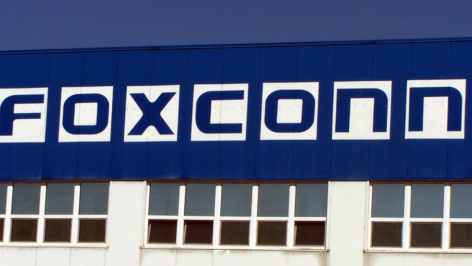Jedna z budov skupiny Foxconn, nesouc firemn logo
